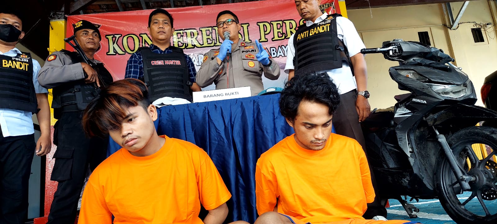 Dua tersangka Begal di Polsek Laksantri