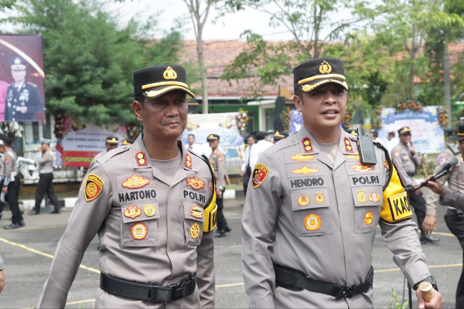 AKBP Hartono S.Pd, MM Jabat Kapolres Sampang Gantikan AKBP Hendro Sukmono SH, S.IK, M.IK 