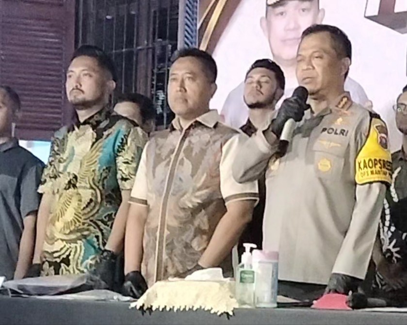 Kombes Pol Lutfi Kapolrestabes Surabaya dan Kasat Reskrim