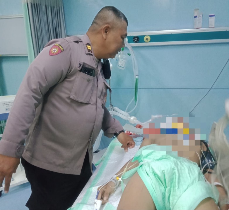 Korban mendapatkan perawatan medis