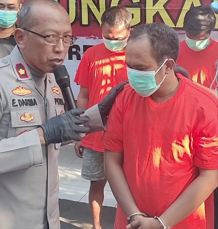 Kapolsek Gubeng Pamerkan penadah motor 