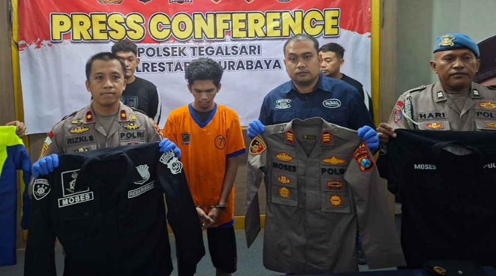 Pelaku polisi gadungan diapit Kapolsek Tegalsari dan Kanit Reskrim 