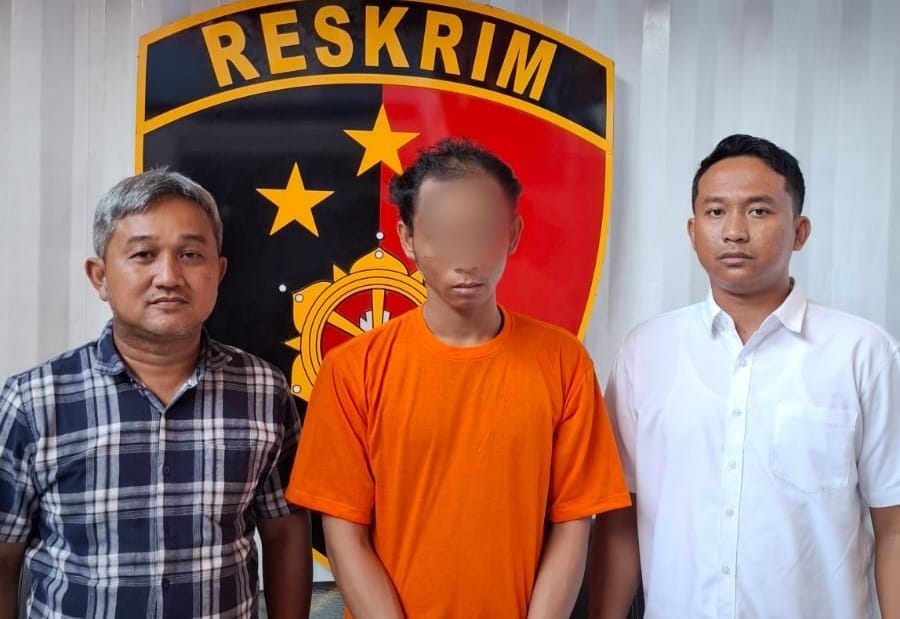 Tersangka curanmor diapit petugas Jatanras Perak 
