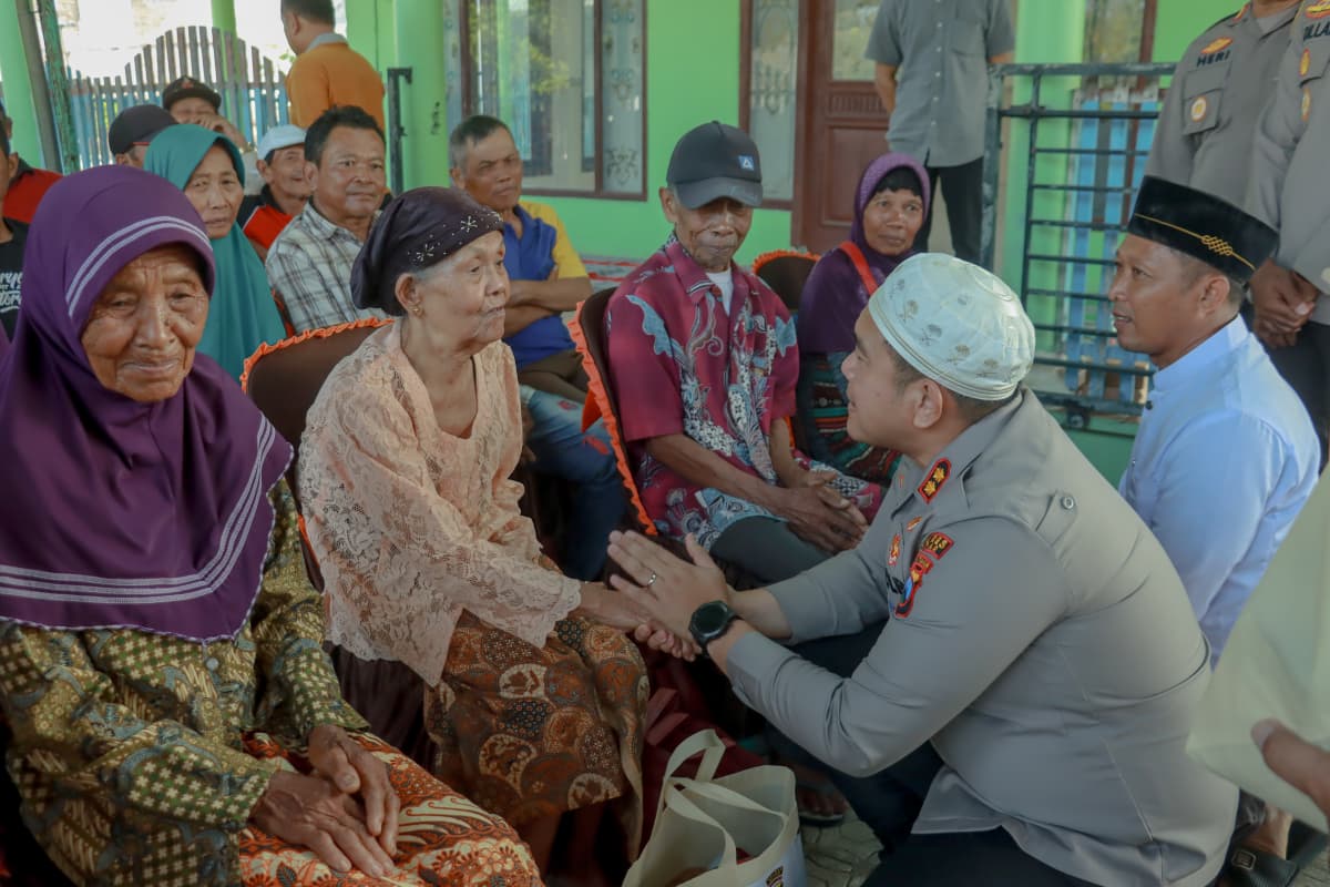 Jum'at berkah Kapolres Blitar AKBP Arief 