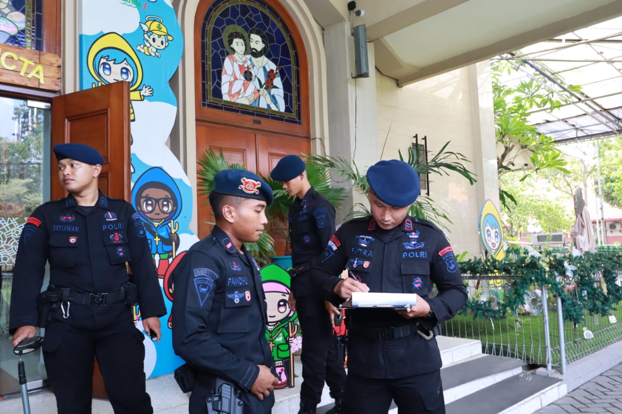 Sterilisasi gereja jelang Natal 2025