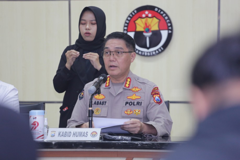 Kabid Humas Polda Jatim Kombes pol Jules Abast 