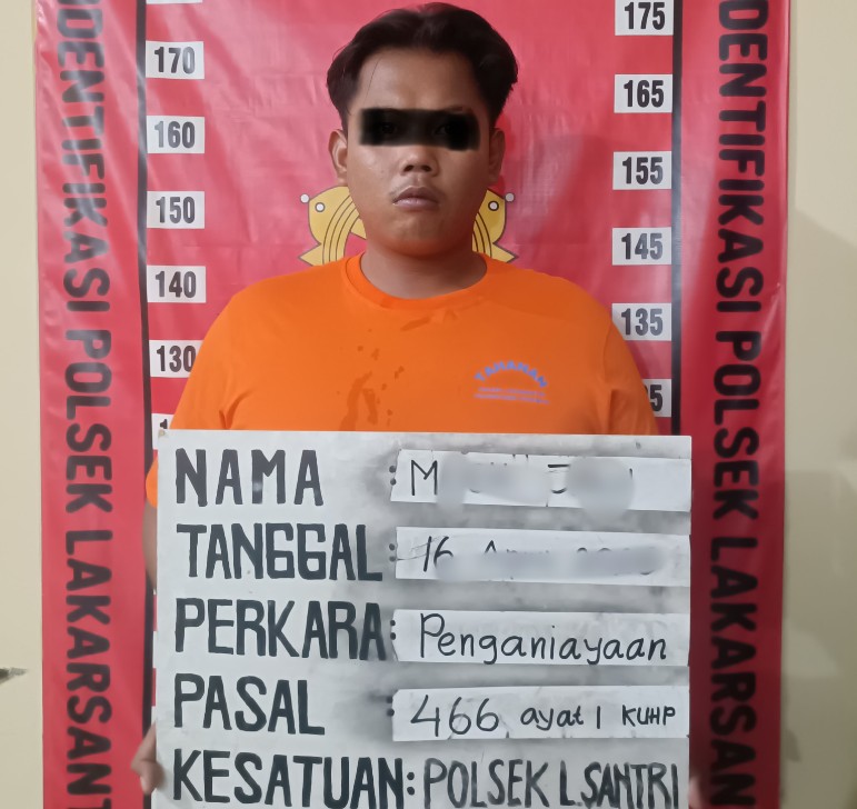 Tersangka di Polsek Lakarsantri Surabaya