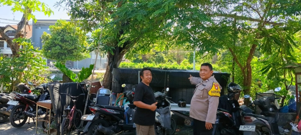 Ketahanan Pangan Warga, Bhabinkamtibmas Kejawan Putih Tambak Dukung Budidaya Lele Rumahan 