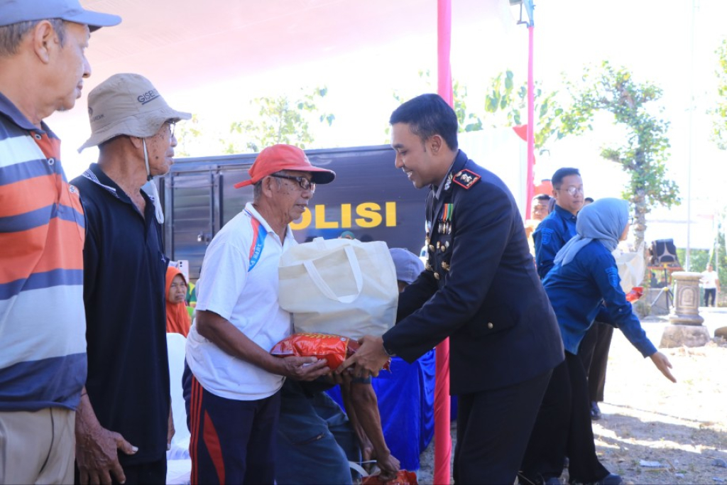 Polres Ngawi bagikan Sembako