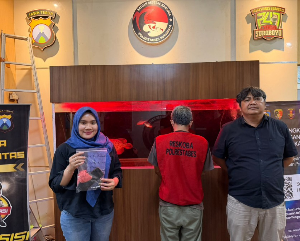 Pengedar narkoba diapit anggota Polrestabes Surabaya