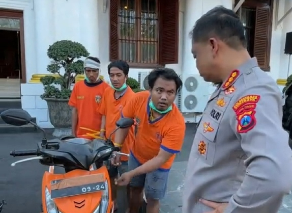 Tiga pelaku di Polrestabes Surabaya