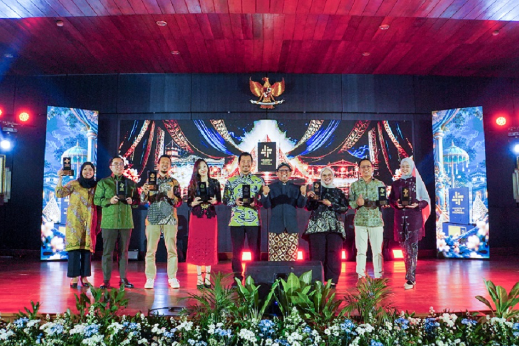 PT Terminal Teluk Lamong (TTL) meraih dua penghargaan nasional Indonesia Logistics Awards 2026 kategori Sustainable Port Innovation of the Year di Jakarta serta The 8th Anugerah HUMAS INDONESIA 2026.