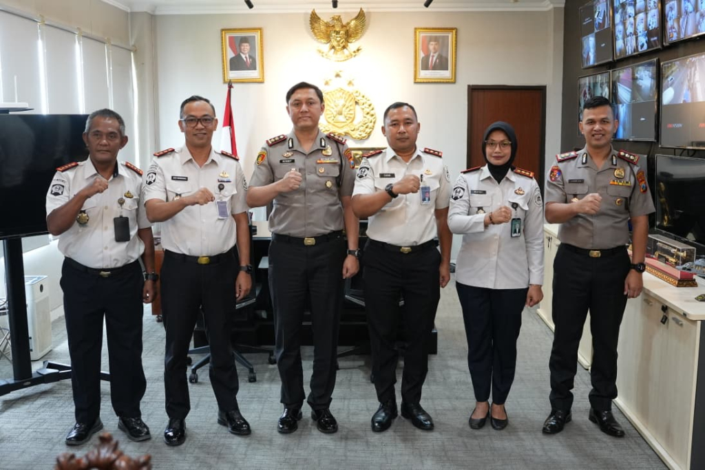 Pimpinan UPT pemasyarakatan tersebut disambut langsung oleh Kapolresta Sidoarjo, AKBP Bobby Adimas Chandra Putra.