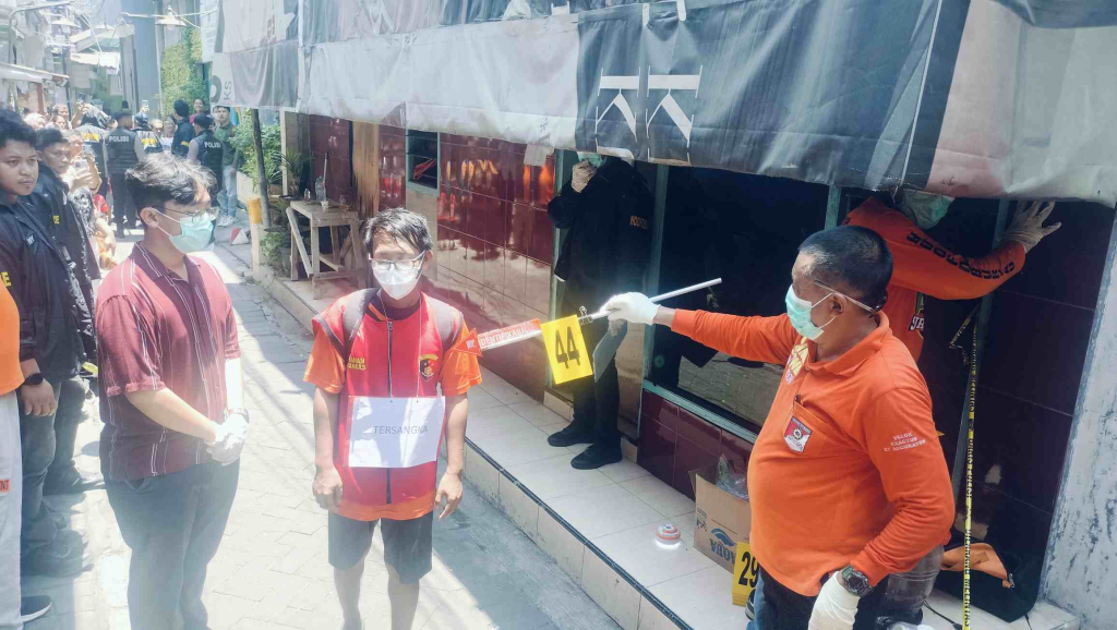 Proses Rekontruksi kasus pembunuhan Putat Jaya