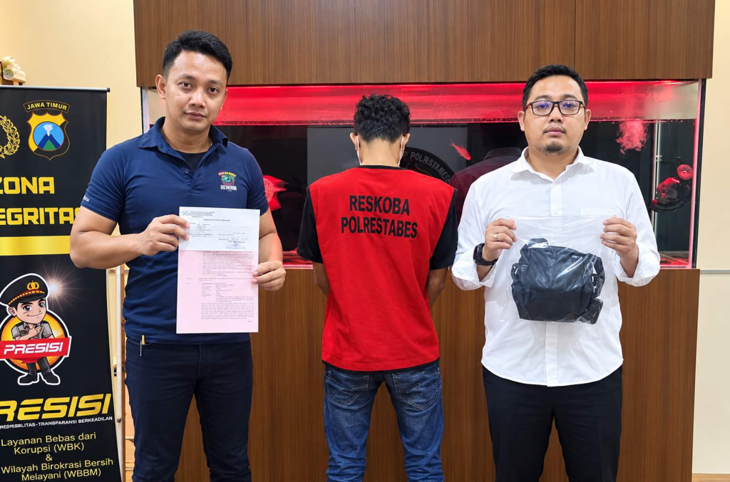 Pengedar diapit anggota