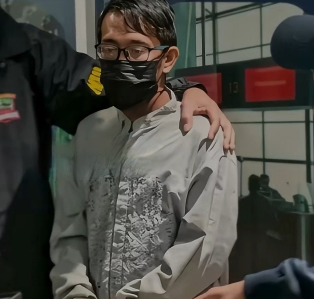 Diduga pelaku saat digelandang Satreskrim Polrestabes Surabaya